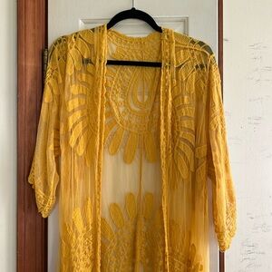 Gold Lace Short Sleeve Open Throw